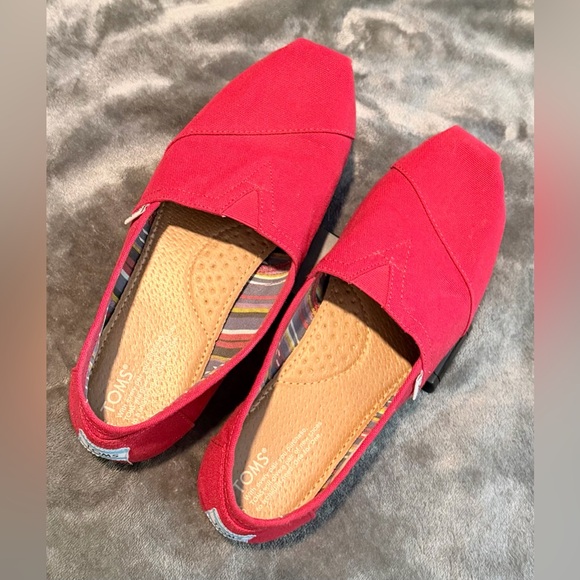 TOMS Women's Red Canvas Slip-On Shoes - Picture 3 of 5